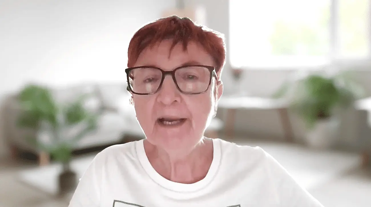 How do physicians decide which treatment to use in patients with GvHD?